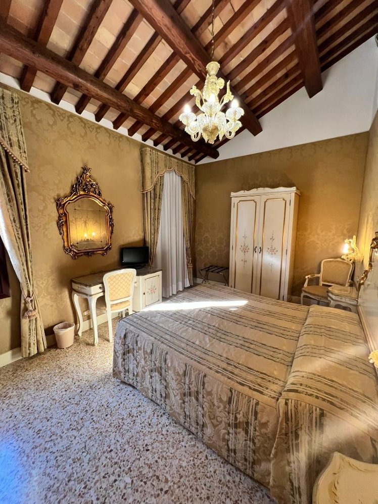DOUBLE STANDARD Room