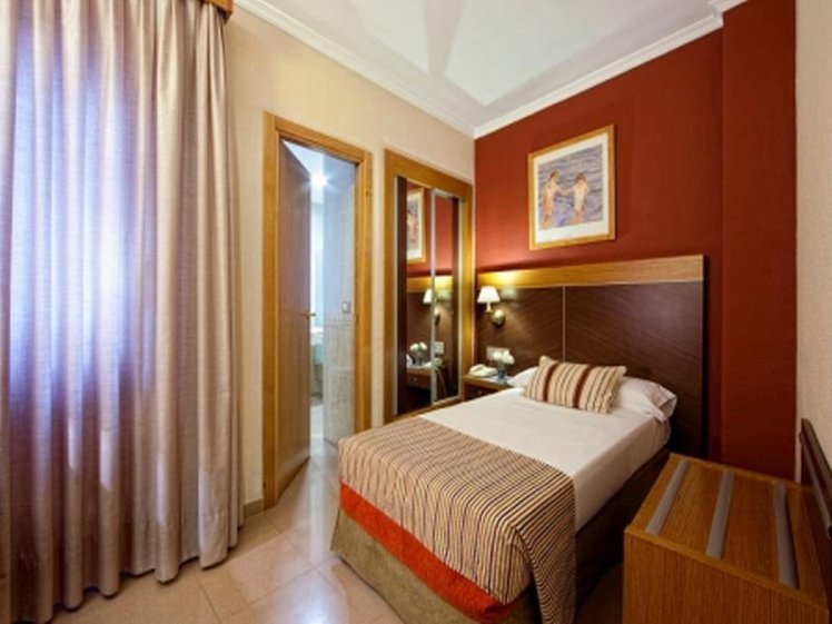 SINGLE STANDARD Room