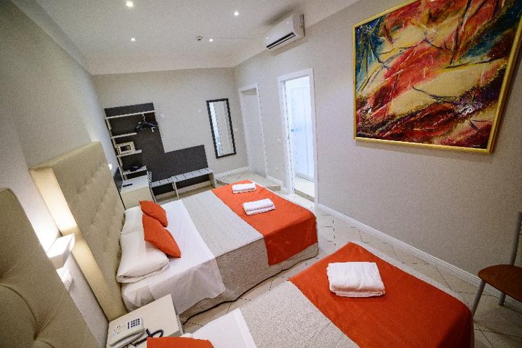 TRIPLE BASIC Room