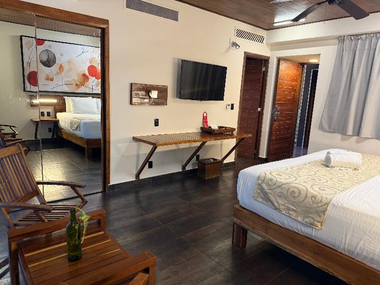 DOUBLE KING SIZE BED Room