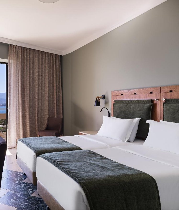 TRIPLE WITH BALCONY Room