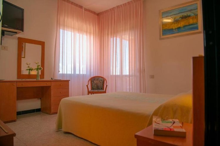 SINGLE STANDARD Room