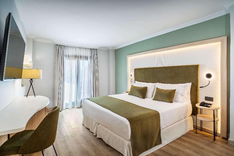 Double or Twin DELUXE Room