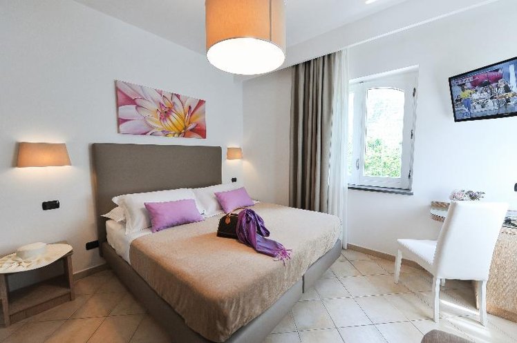 TRIPLE GARDEN VIEW Room