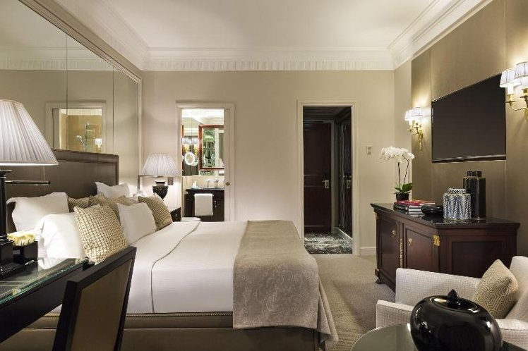 DOUBLE EXECUTIVE KING BED Room