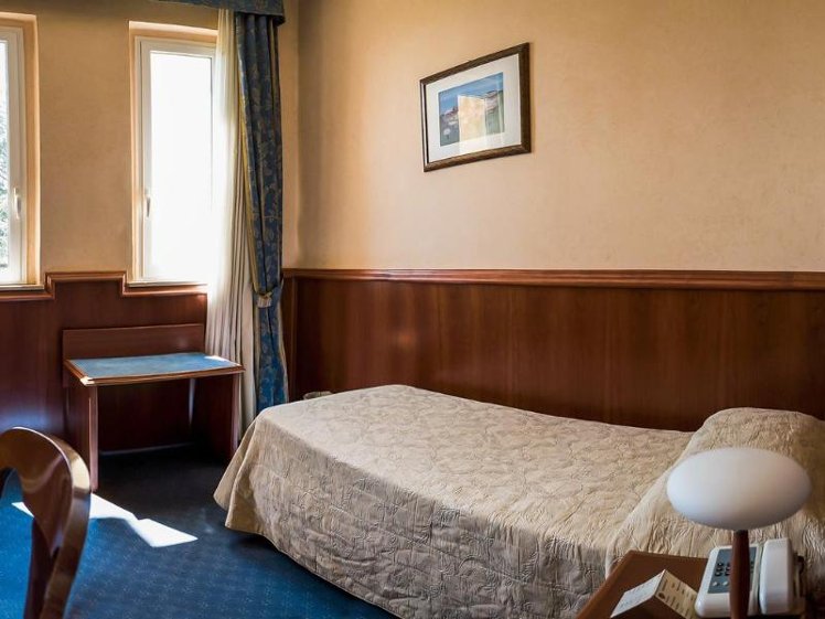 SINGLE BASIC Room