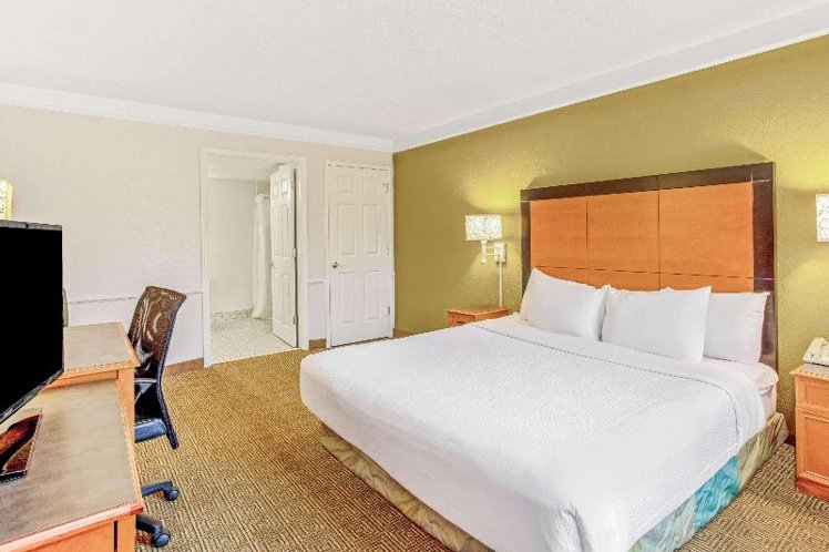 Room KING BED NON SMOKING Room