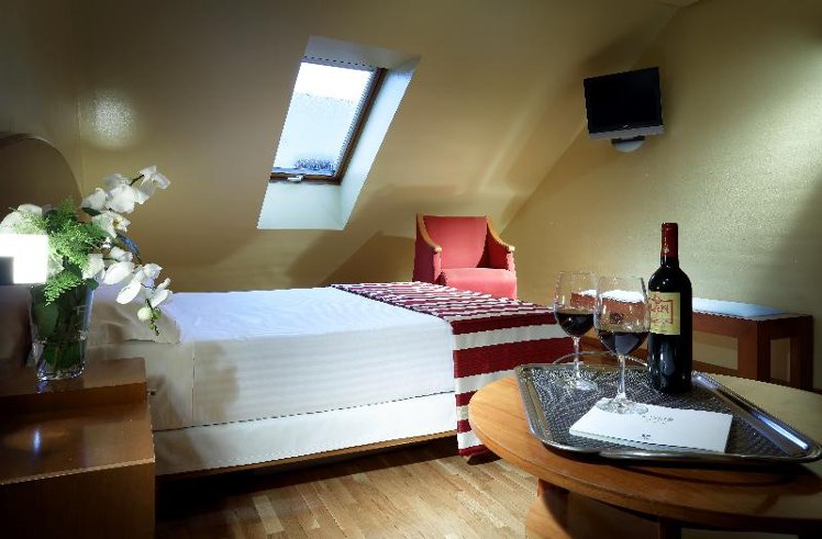 DOUBLE STANDARD Room
