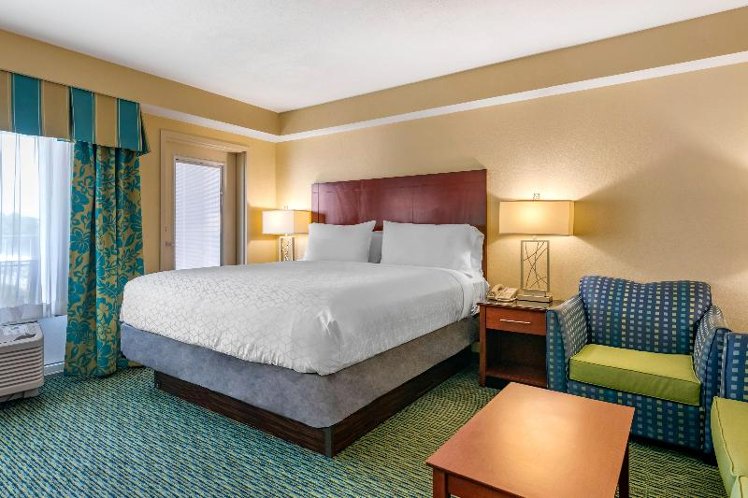DOUBLE POOL VIEW Room