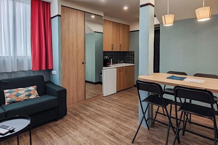 STUDIO EXECUTIVE QUEEN BED Room