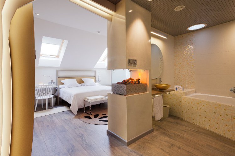 JUNIOR SUITE STANDARD Room