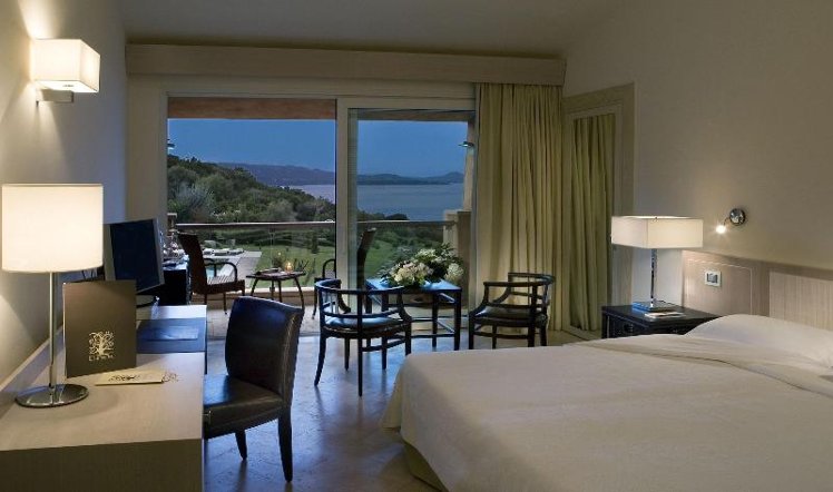Double or Twin DELUXE Room