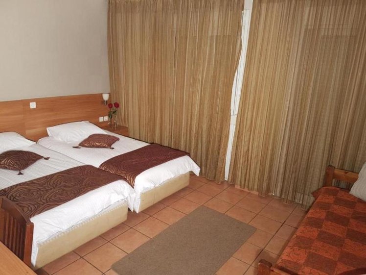 TRIPLE STANDARD Room