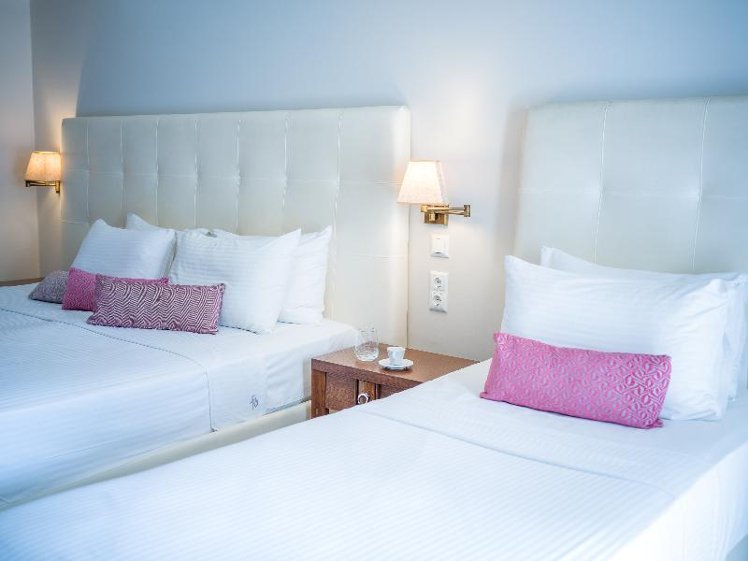 TRIPLE STANDARD Room