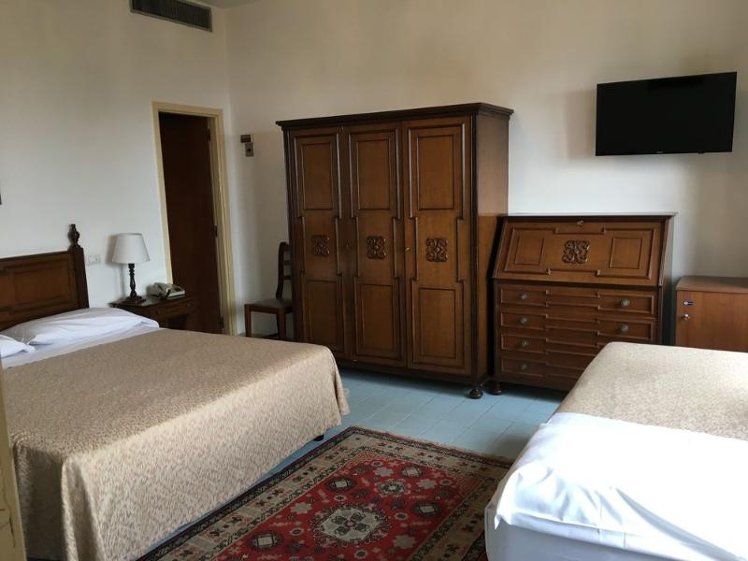 TRIPLE STANDARD Room