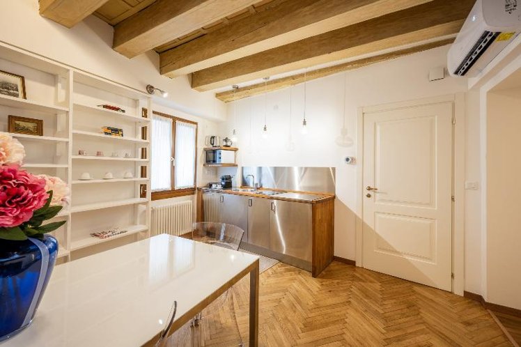 APARTMENT ONE BEDROOM TWO BATHROOMS Room
