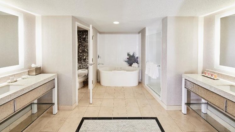 DOUBLE SUPERIOR KING BED Room