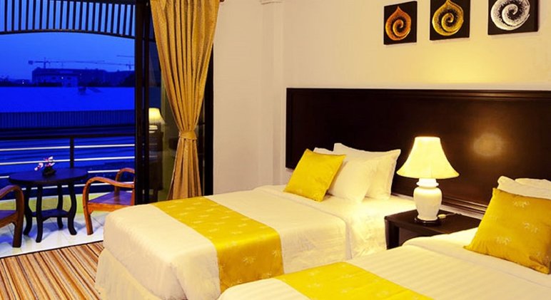 Double or Twin DELUXE Room