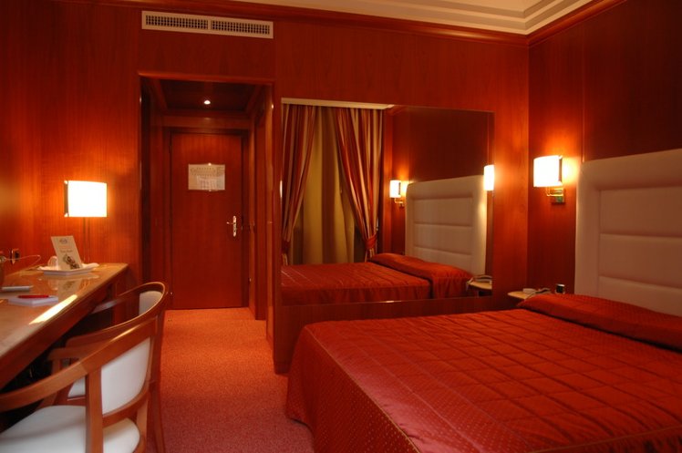 DOUBLE SINGLE USE STANDARD Room
