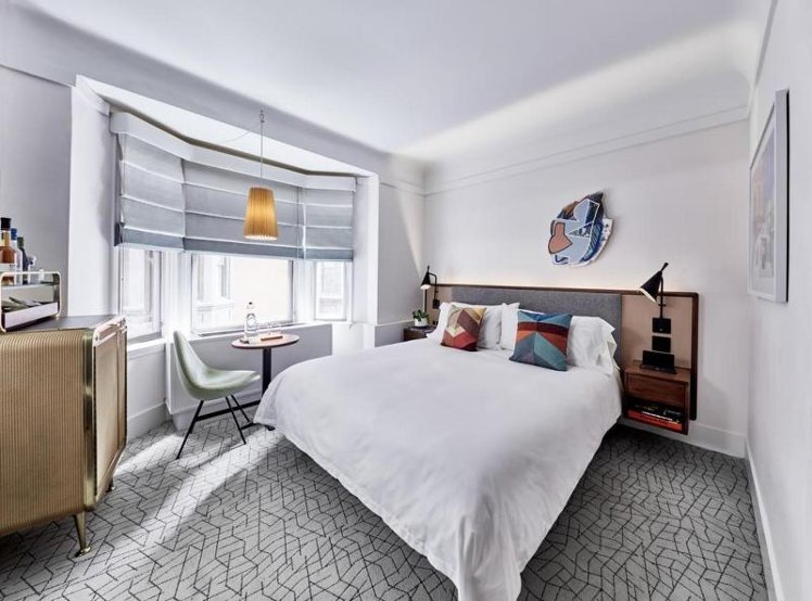 DOUBLE DELUXE KING BED Room