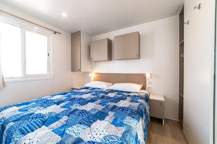 MOBILE HOME THREE BEDROOMS ONE BATHROOM Room
