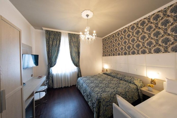 DOUBLE SINGLE USE DELUXE Room