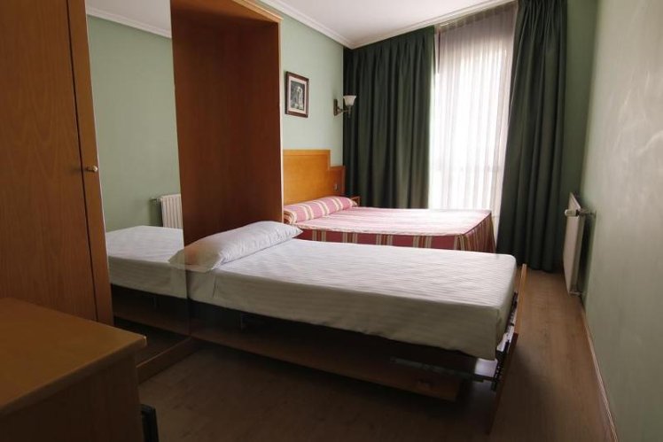 TRIPLE STANDARD Room