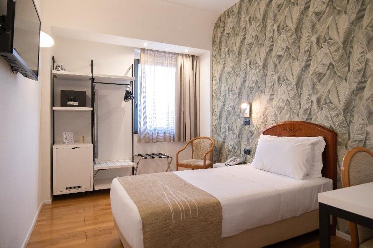 SINGLE STANDARD Room