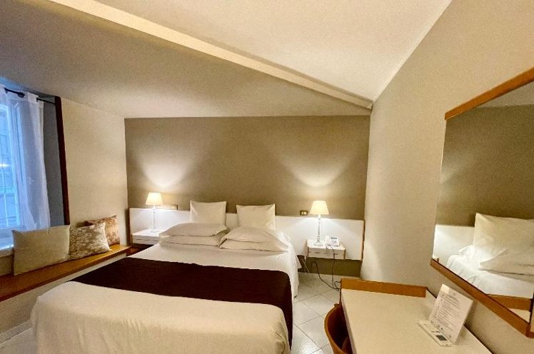 DOUBLE STANDARD Room