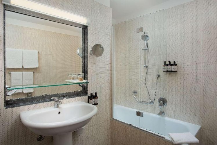 TRIPLE STANDARD Room