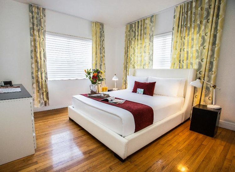 STUDIO QUEEN SIZE BED Room