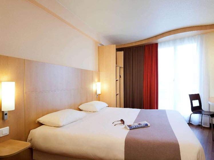 DOUBLE WITH DOUBLE BED Room