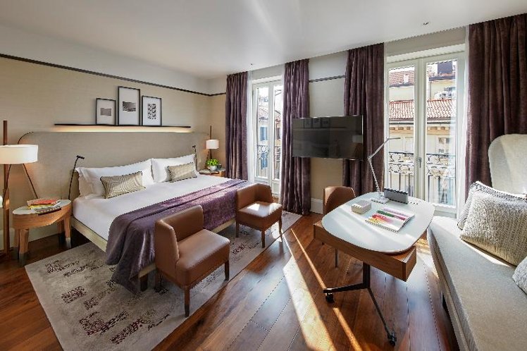 DOUBLE DELUXE KING BED Room