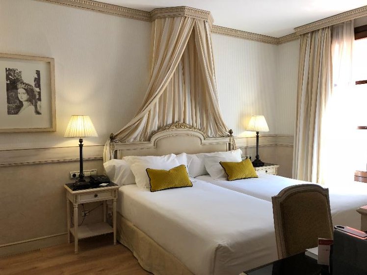 DOUBLE SINGLE USE STANDARD Room
