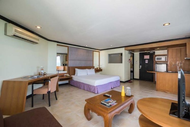 DOUBLE DELUXE ONE BED Room