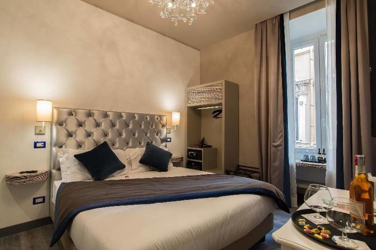 DOUBLE SUPERIOR QUEEN BED Room