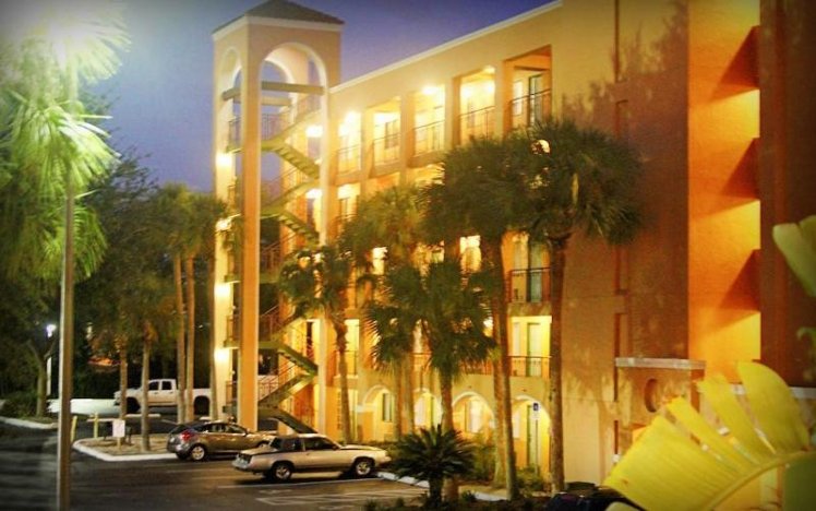 Ramada by Wyndham Kissimmee Hotel