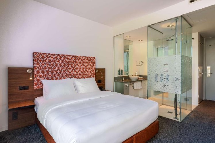 DOUBLE GUEST ROOM QUEEN BED Room