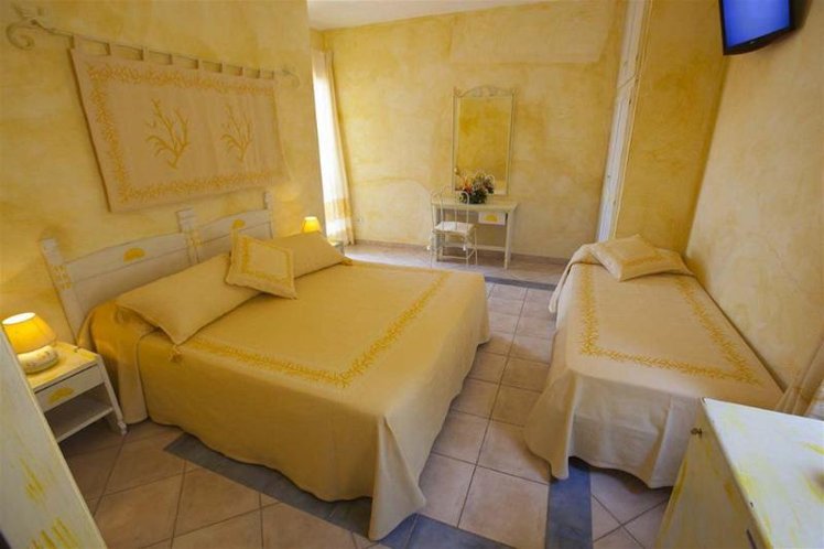 TRIPLE STANDARD Room