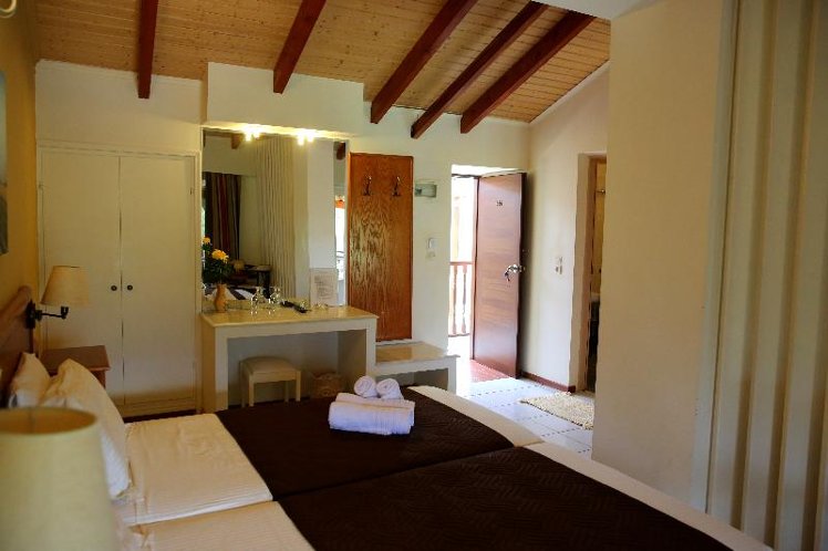 TRIPLE STANDARD Room