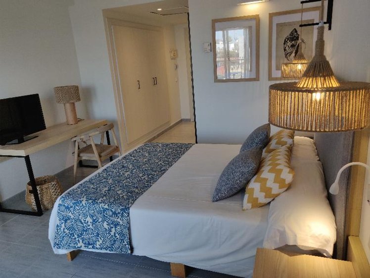DOUBLE SINGLE USE DELUXE SEA VIEW Room