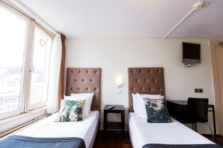 TRIPLE STANDARD Room