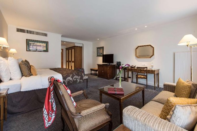 JUNIOR SUITE STANDARD Room