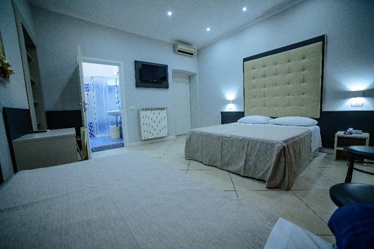 TRIPLE BASIC Room