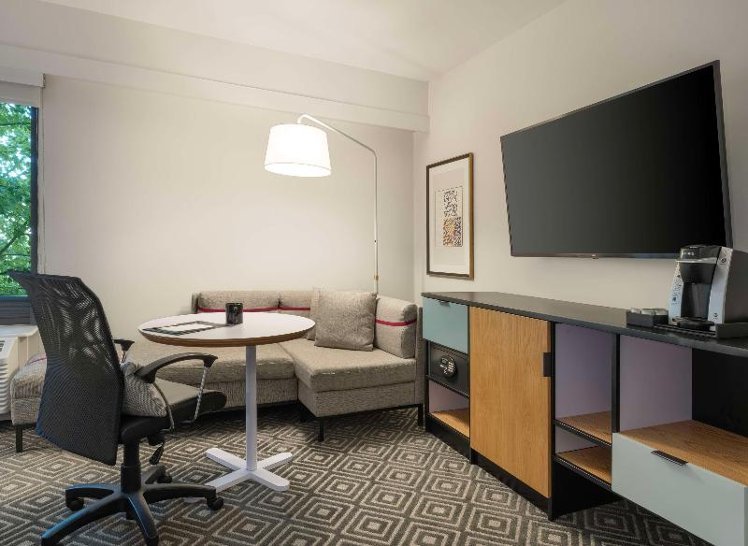 DOUBLE KING SIZE BED Room