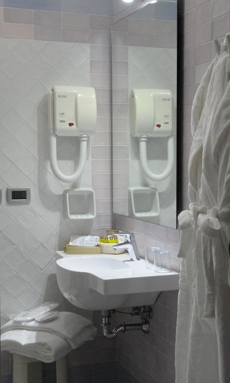 SINGLE STANDARD Room