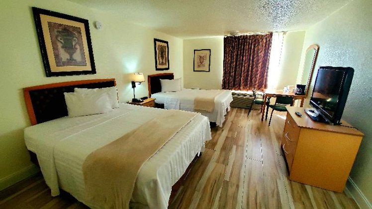 Monumental Movieland Hotel