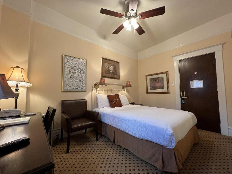 DOUBLE STANDARD Room