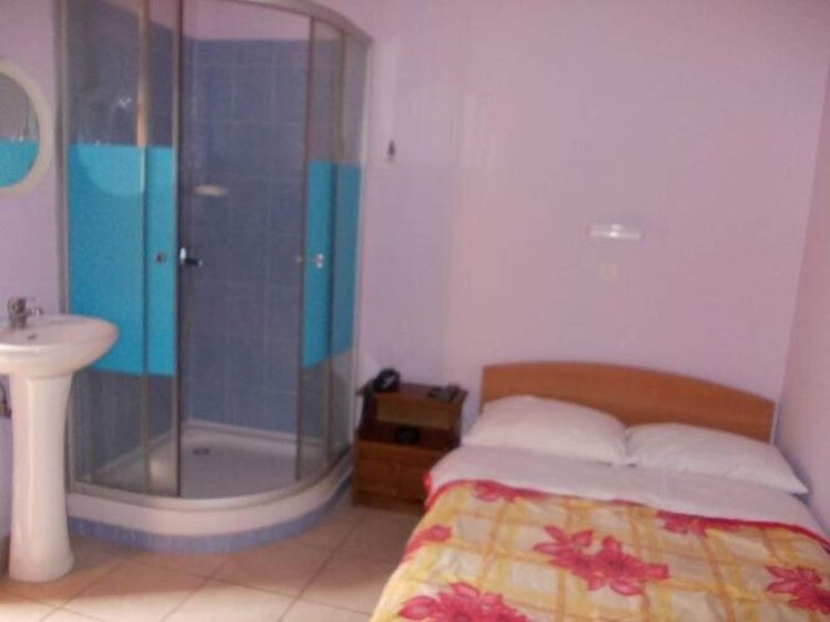 SINGLE STANDARD Room