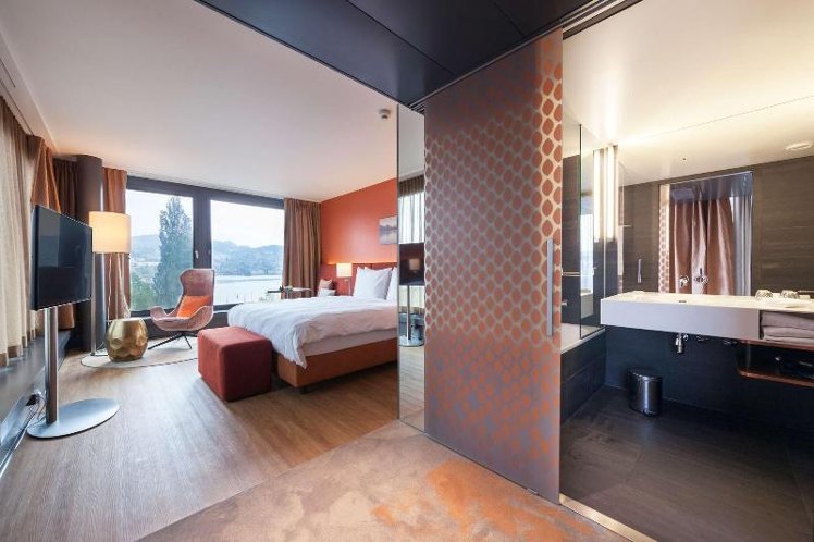 DOUBLE PREMIUM KING BED Room